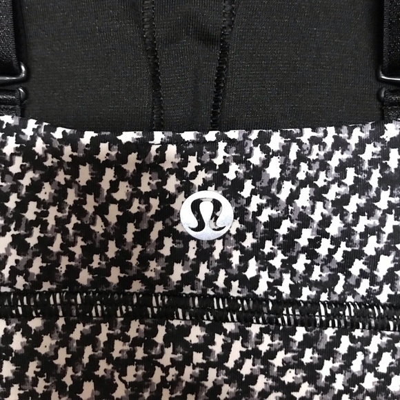 Lululemon sports bra size 2 - Picture 3 of 4